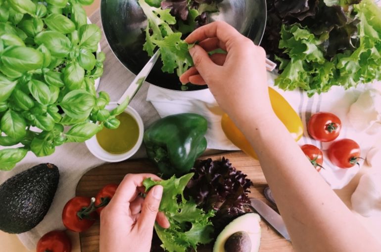 サラダ　オイル　豆腐　納豆