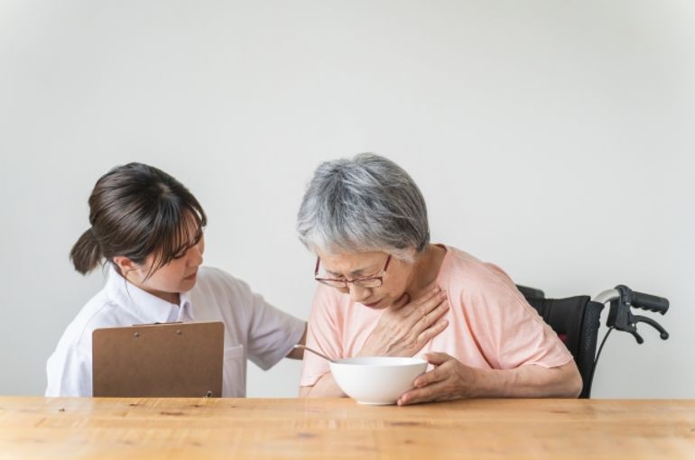 咳　微熱　不顕性誤嚥　嚥下